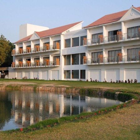 Club Mahindra Kensville Golf Resort Ахмедабад Экстерьер фото