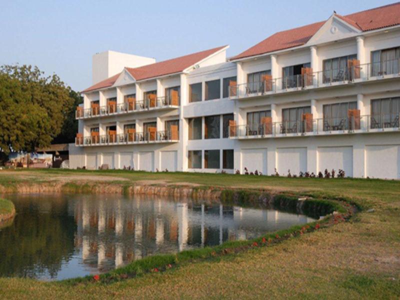 Club Mahindra Kensville Golf Resort Ахмедабад Экстерьер фото